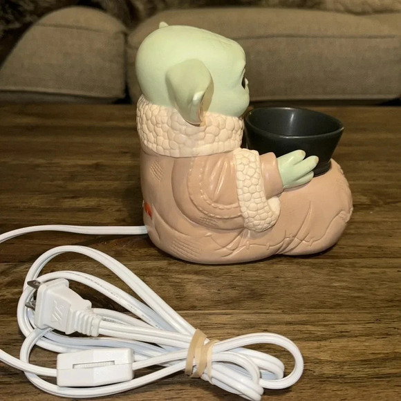 SCENTSY Home Star Wars The Mandalorian Baby Yoda,The Child Wax Melt Warmer - Picture 8 of 12